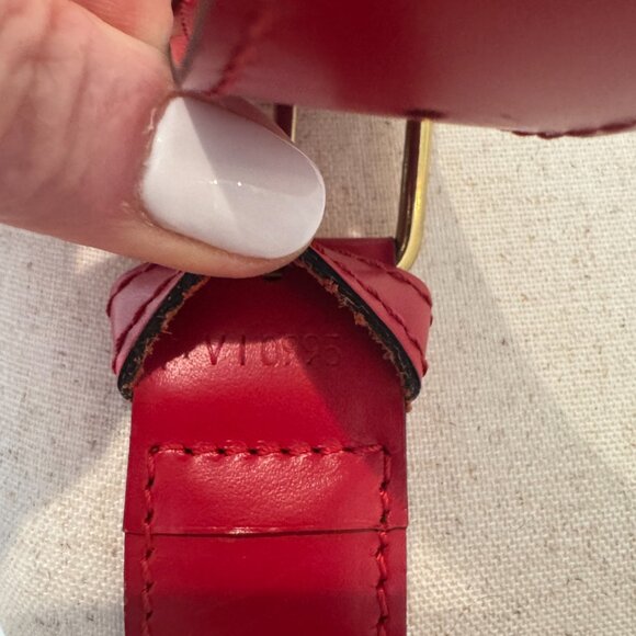 Vintage Louis Vuitton Sac d’Épaule GM in Red Épi Leather - Excellent Condition - Picture 6 of 16